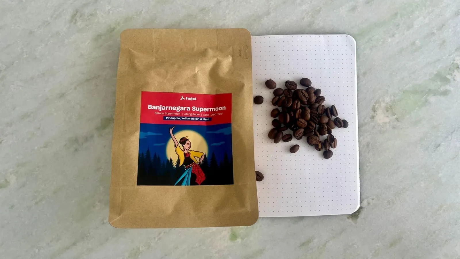 ALT text: Aroma-rich coffee beans from Banjarnagara Supermoon, showcasing the packaging and freshly roasted beans, ideal for premium coffee lovers.